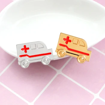 Karikatür ambulans kırmızı çapraz broş anlamına gelir hayat değerli yaratıcı tıbbi takı hemşire doktor hediye takı